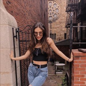 Meet your Posher, Ava